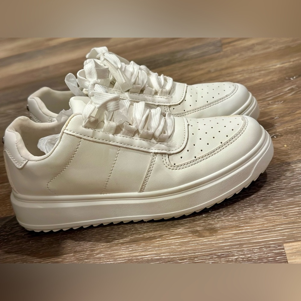 EUC Madden Girl Jesi Sneaker - Size 6.5 - Picture 9 of 12